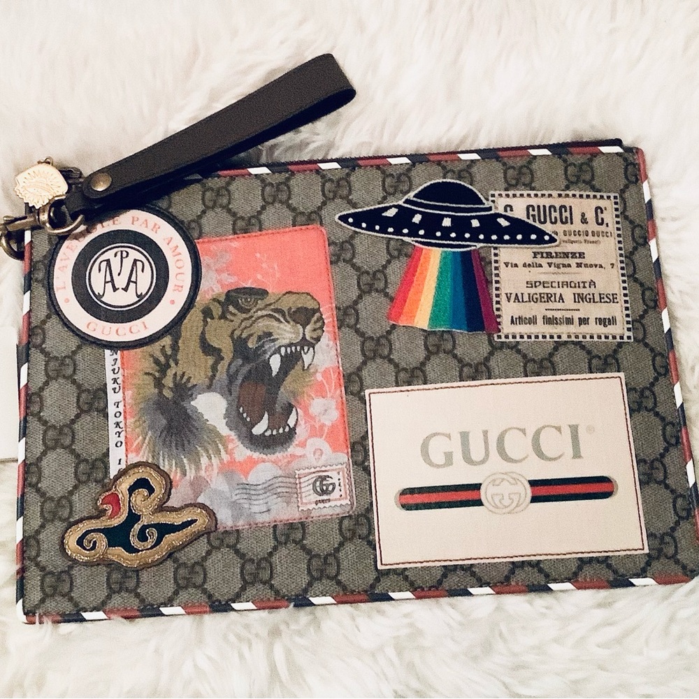 GUCCI GG Supreme Monogram Courrier Pouch Coated Canvas with Applique - Picture 2 of 12